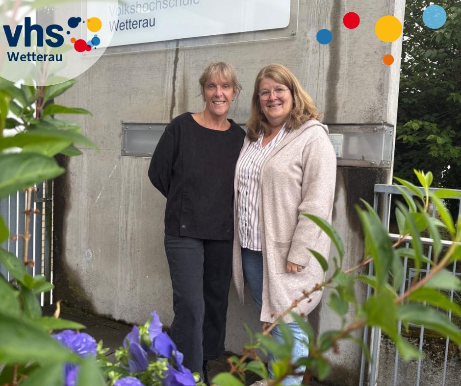 Öffnet die Seite 'Unser Frontoffice stellt sich vor' Sabine Schubert und Frances Iannotti bilden das Frontoffice der vhs-wetterau